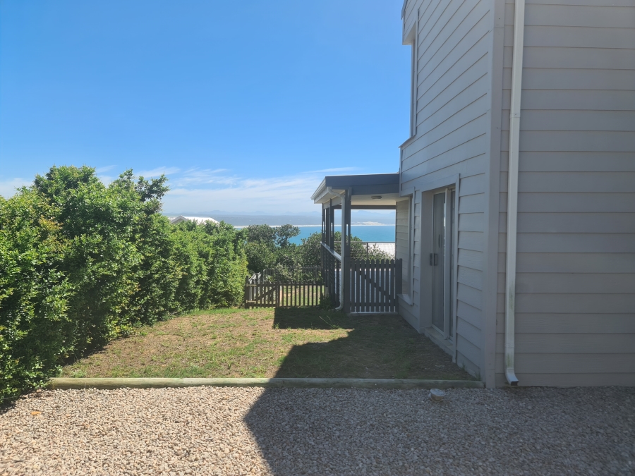 To Let 4 Bedroom Property for Rent in Vleesbaai Western Cape